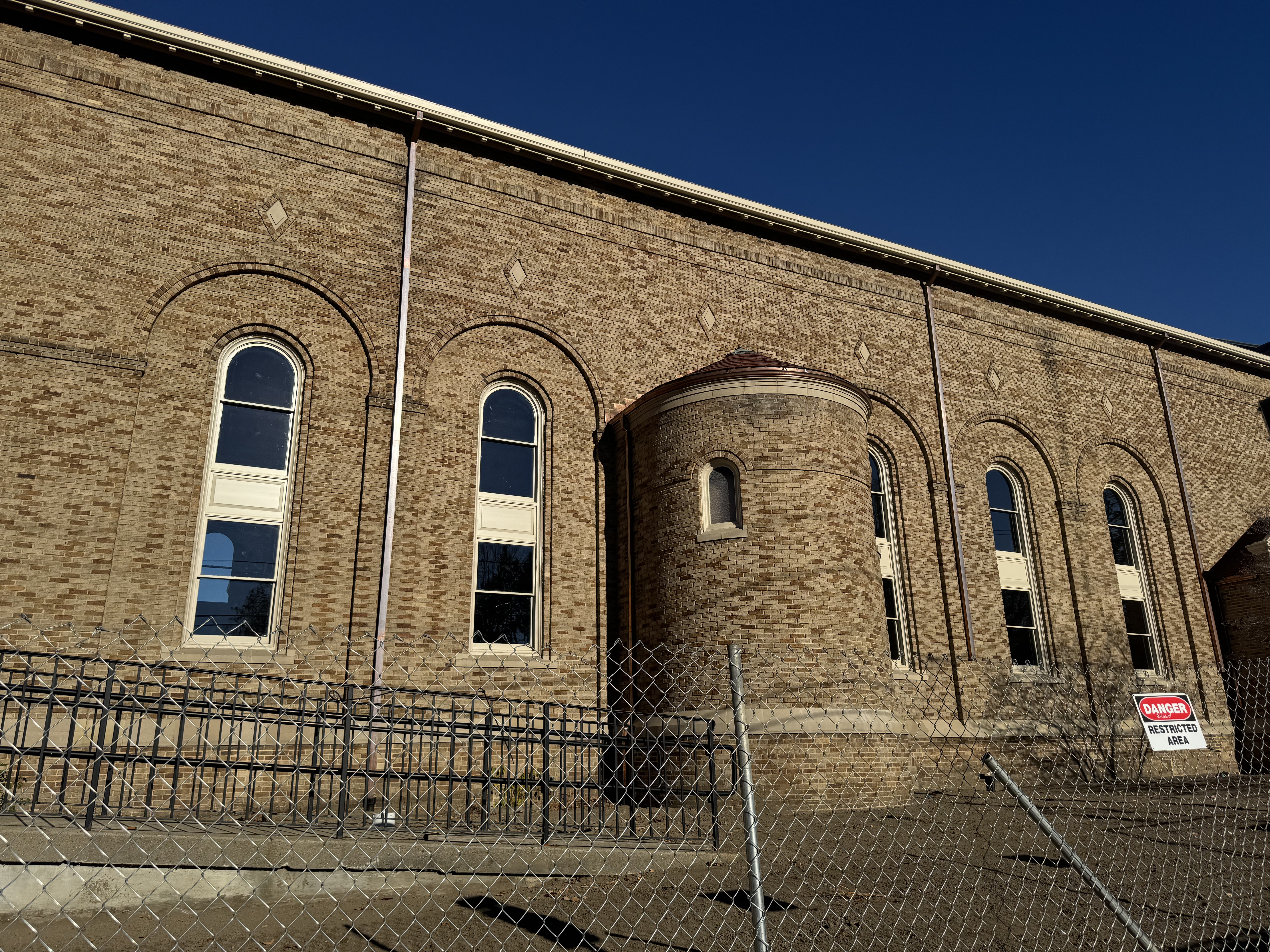 Fullscreen Gallery Image