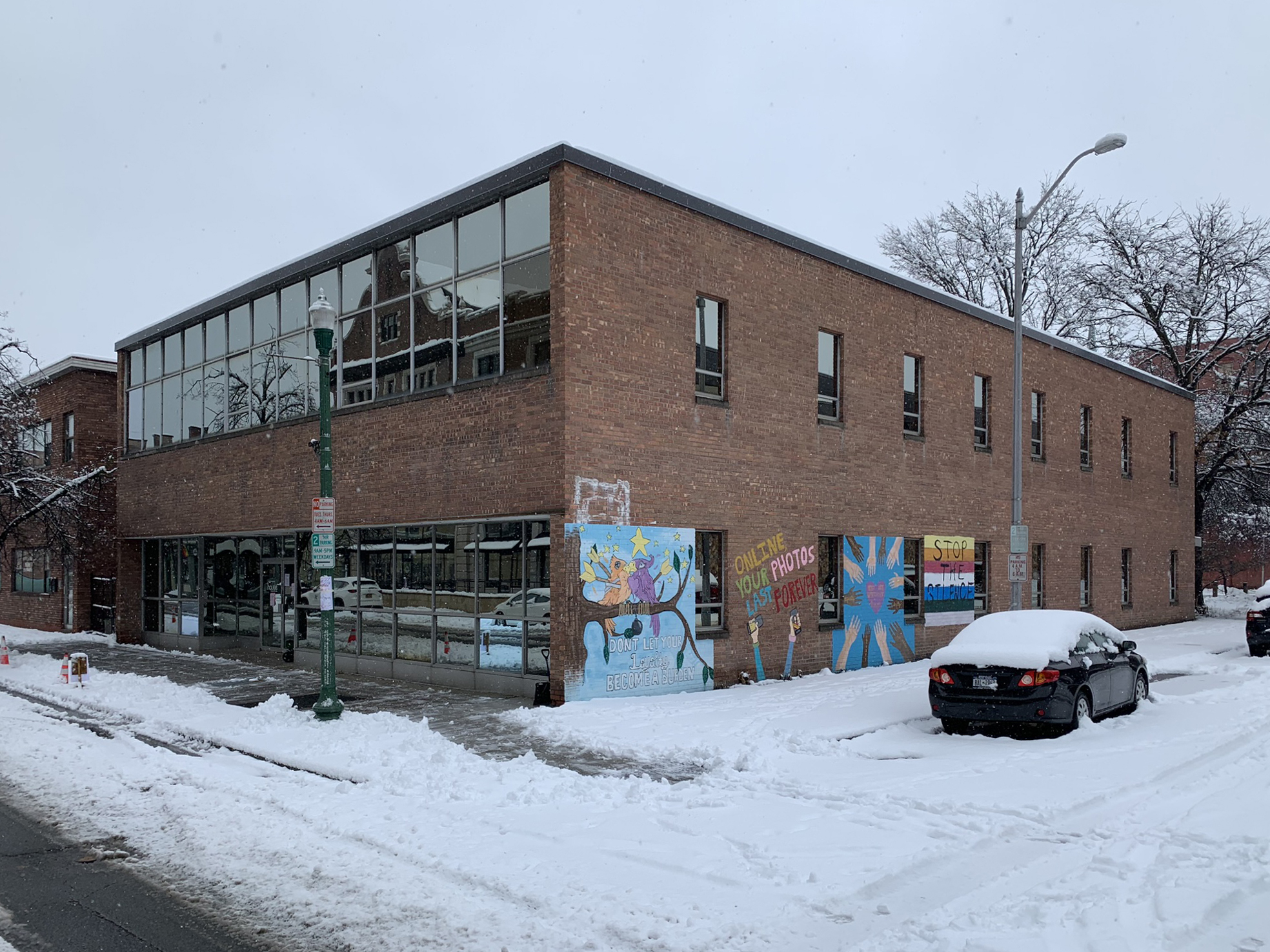 An image of the existing building at the corner of Broadway and Union Street.