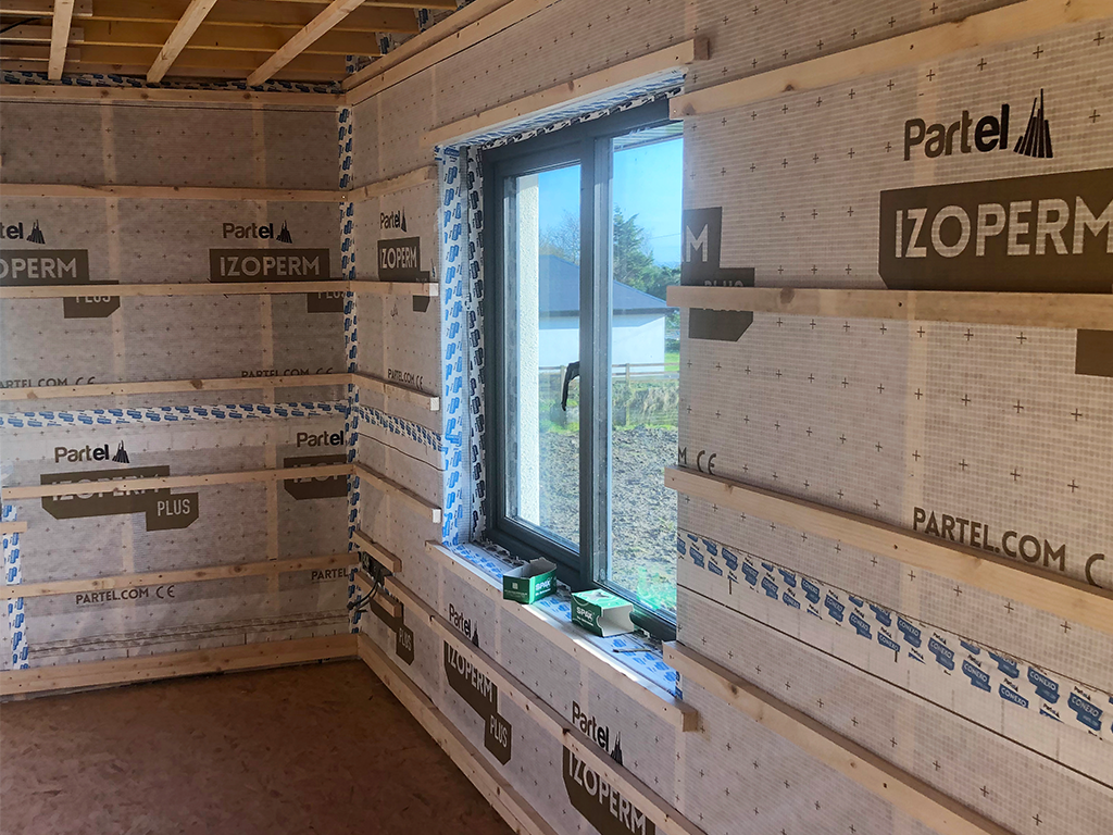 The IZOPERM PLUS is here being used as an inner airtight membrane on a wall assembly.