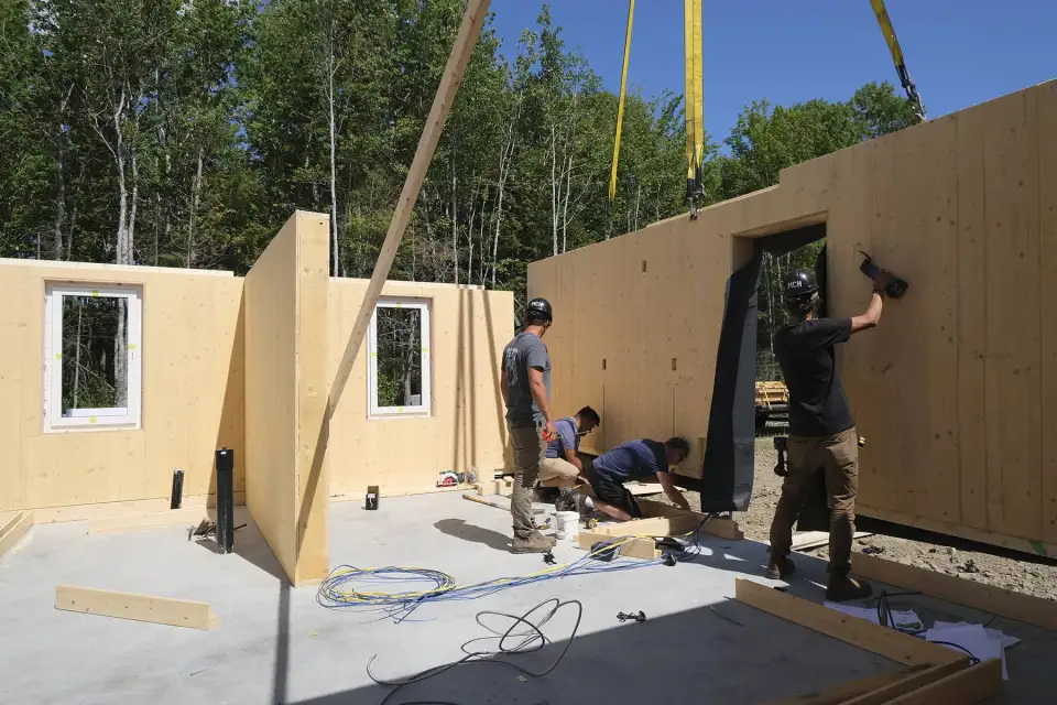 Assesmbing Cardinal, PH Certified windows preinstalled in factory