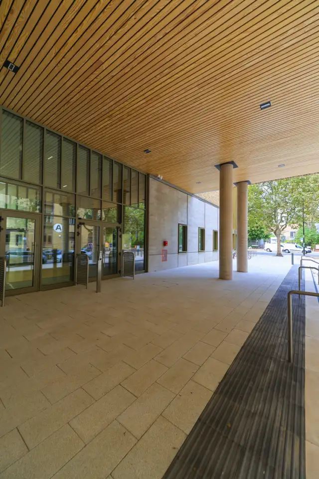 mulberry academy london docks entrance tim pestridge kier