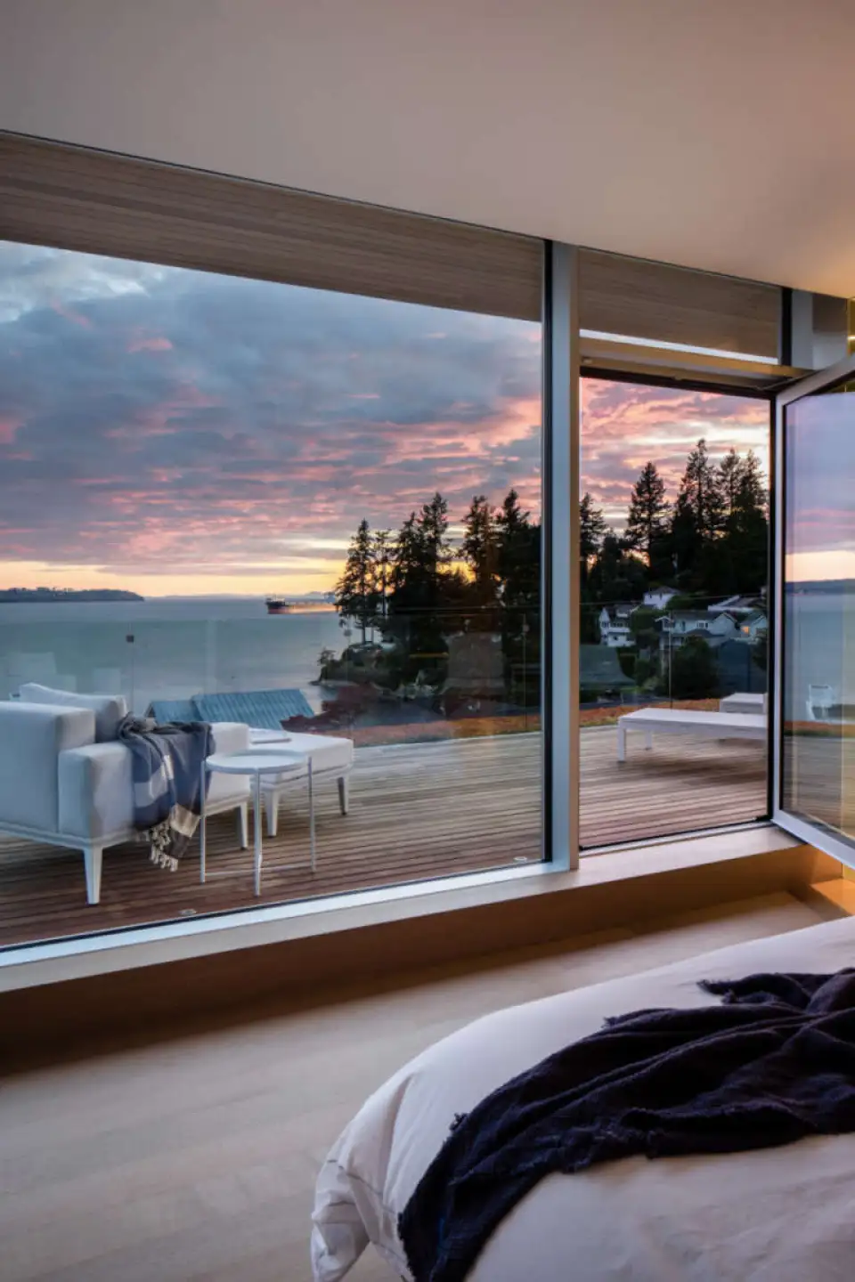 naikoon contracting bedroom view