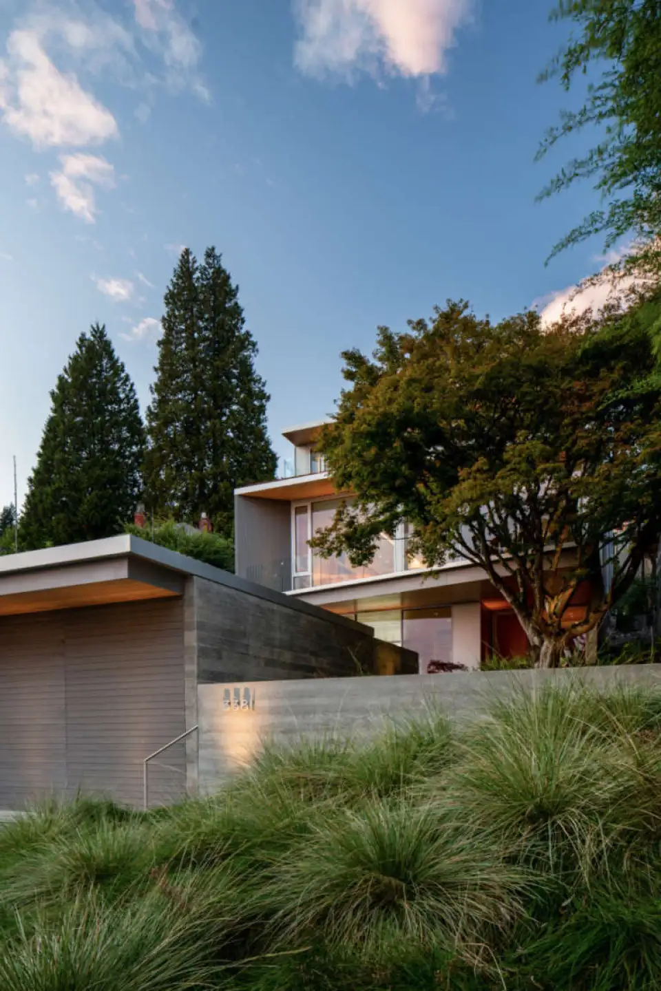 naikoon contracting front view