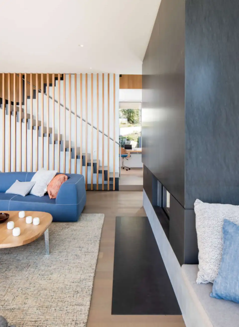 naikoon contracting livingroom
