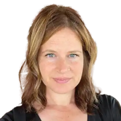 WC0823 FEAT Sto p5 Headshot TR Teal Rooks