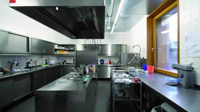 Kitchen of the Schwanheim daycare center, Frankfurt am Main ©Passive House Institute