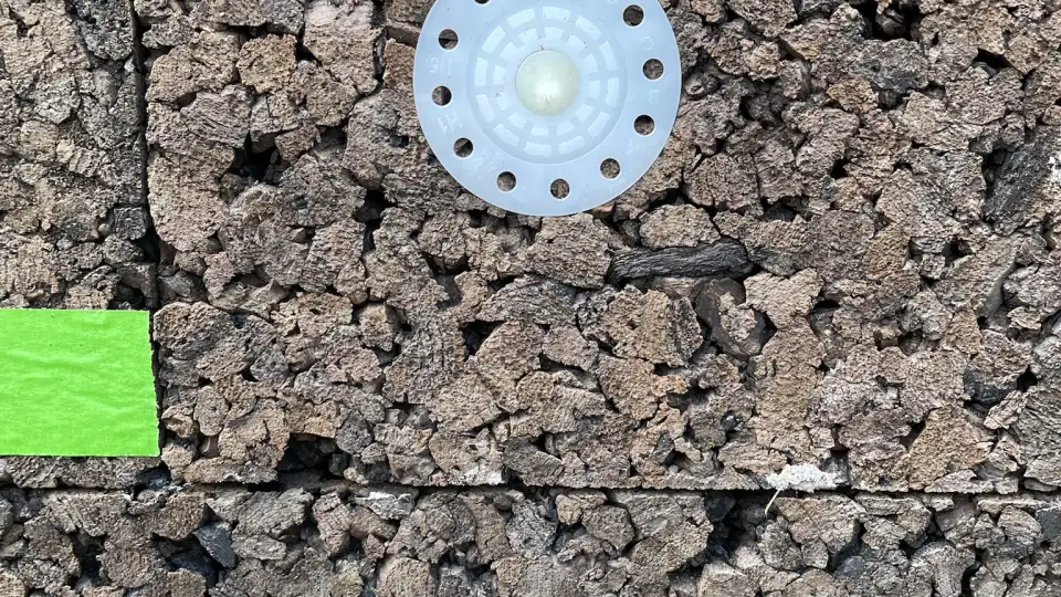 A closeup of the thermally broken fasteners. Photo courtesy of Paul Kershaw.