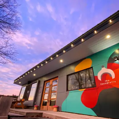 The Laundrette in Narrowsburg offers diners wood-fired pizzas, craft cocktails, glorious river views, and high-performance comfort. Photo courtesy of The Laundrette