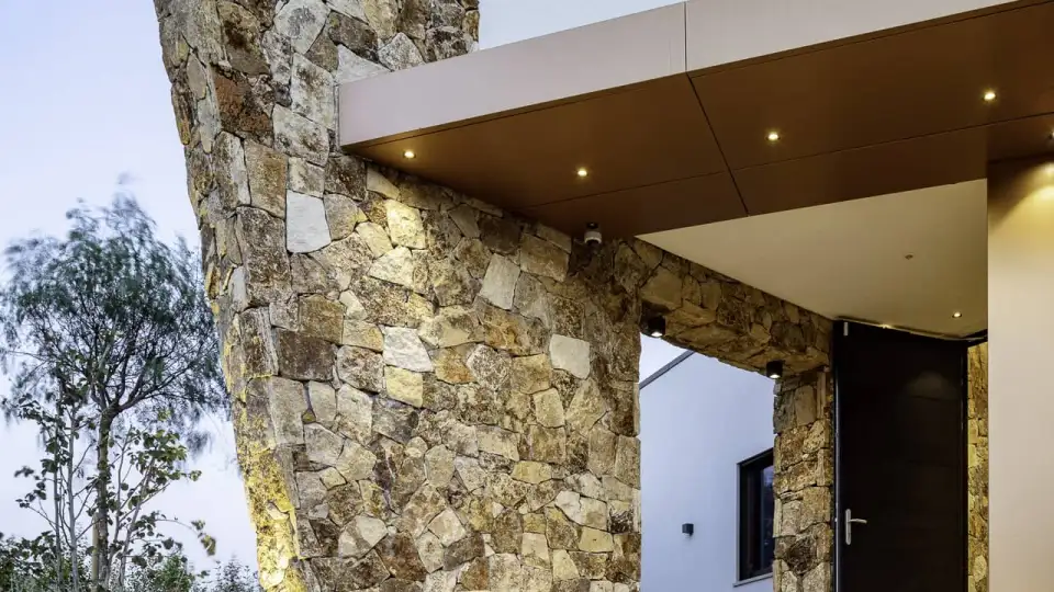 00 Wave House Entrance view 1 Night Cacopardo Architects